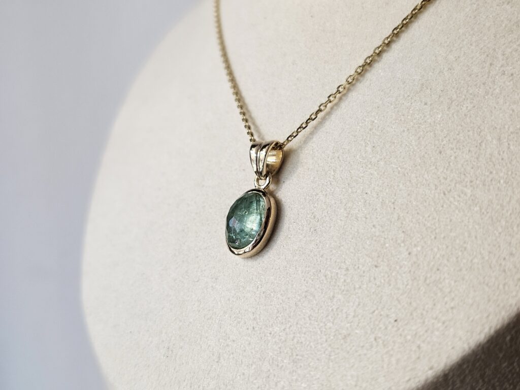 Smaragd hanger geelgoud collectie