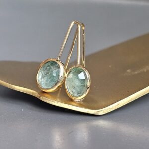 Oorhangers-smaragd-geelgoud-14k